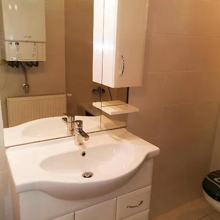 Kunfi Apartmanhaz - Jakuzzi, 4 Halo *