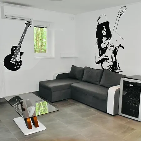 Kunfi Apartmanhaz - Jakuzzi, 4 Halo * Siófok