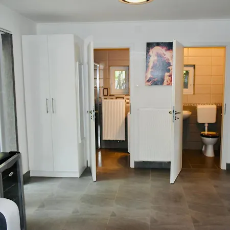 아파트 Kunfi Apartmanhaz - Jakuzzi, 4 Halo *