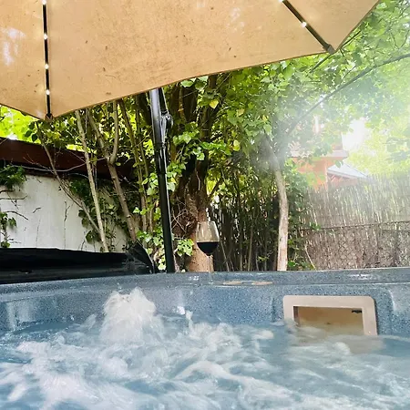 Kunfi Apartmanhaz - Jakuzzi, 4 Halo *