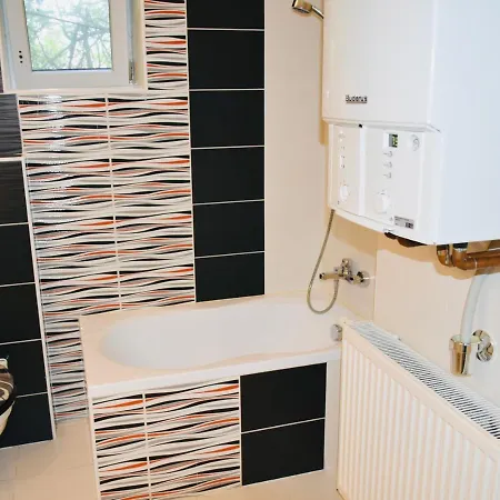 Apartment Kunfi Apartmanhaz - Jakuzzi, 4 Halo