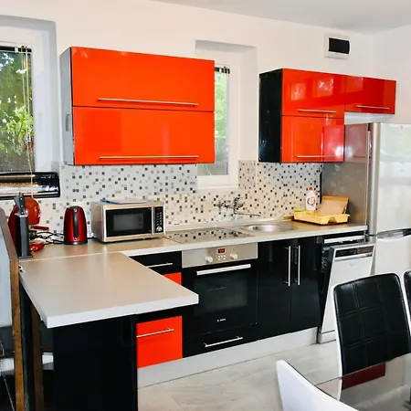 Kunfi Apartmanhaz - Jakuzzi, 4 Halo Apartment *