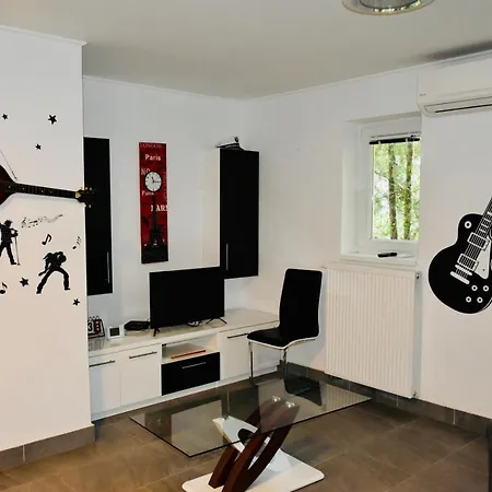 Kunfi Apartmanhaz - Jakuzzi, 4 Halo Siófok