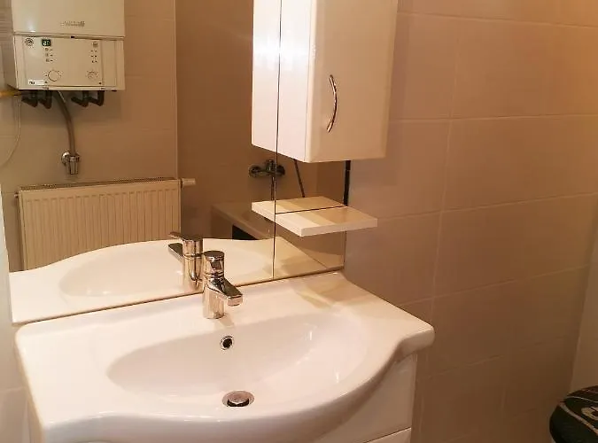 Kunfi Apartmanhaz - Jakuzzi, 4 Halo *