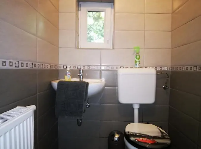 شقة Kunfi Apartmanhaz - Jakuzzi, 4 Halo *