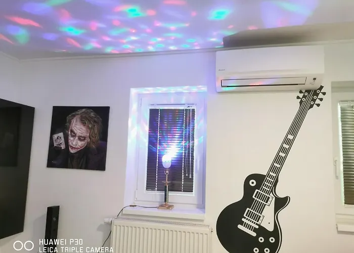 Kunfi Apartmanhaz - Jakuzzi, 4 Halo شيوفوك