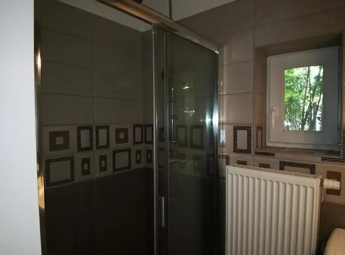 شقة Kunfi Apartmanhaz - Jakuzzi, 4 Halo شيوفوك