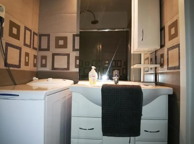 Kunfi Apartmanhaz - Jakuzzi, 4 Halo شيوفوك