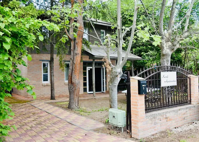 Kunfi Apartmanhaz - Jakuzzi, 4 Halo