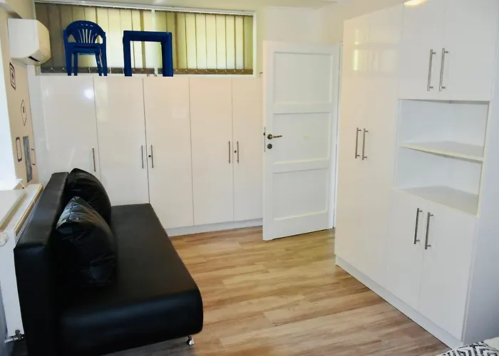 Kunfi Apartmanhaz - Jakuzzi, 4 Halo شقة *