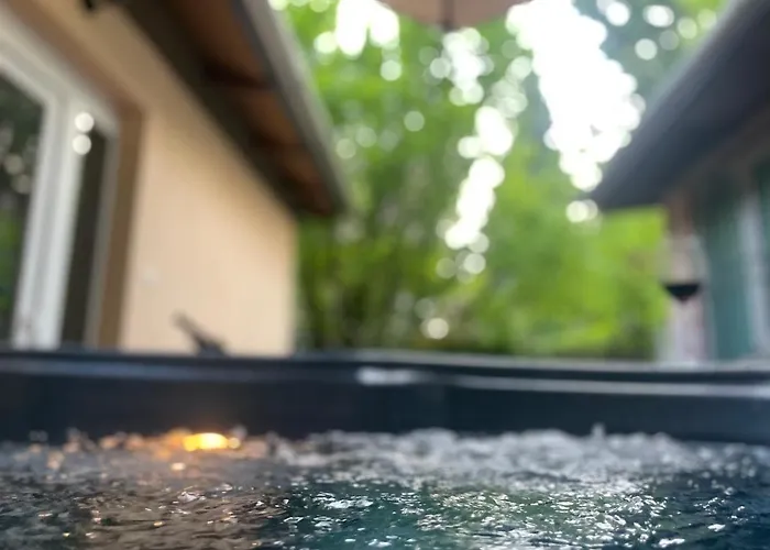 شقة Kunfi Apartmanhaz - Jakuzzi, 4 Halo *