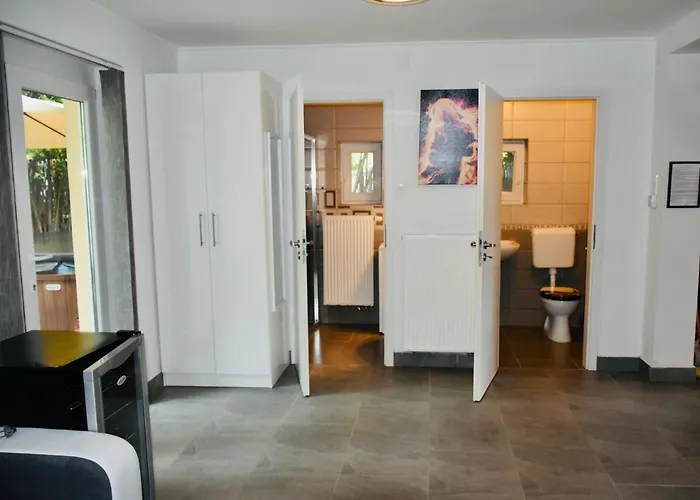 شقة Kunfi Apartmanhaz - Jakuzzi, 4 Halo *