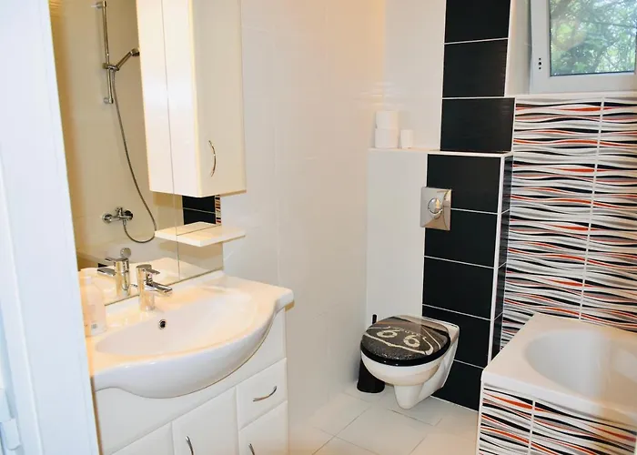 شقة Kunfi Apartmanhaz - Jakuzzi, 4 Halo شيوفوك