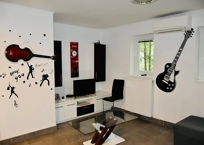 Kunfi Apartmanhaz - Jakuzzi, 4 Halo Siofok